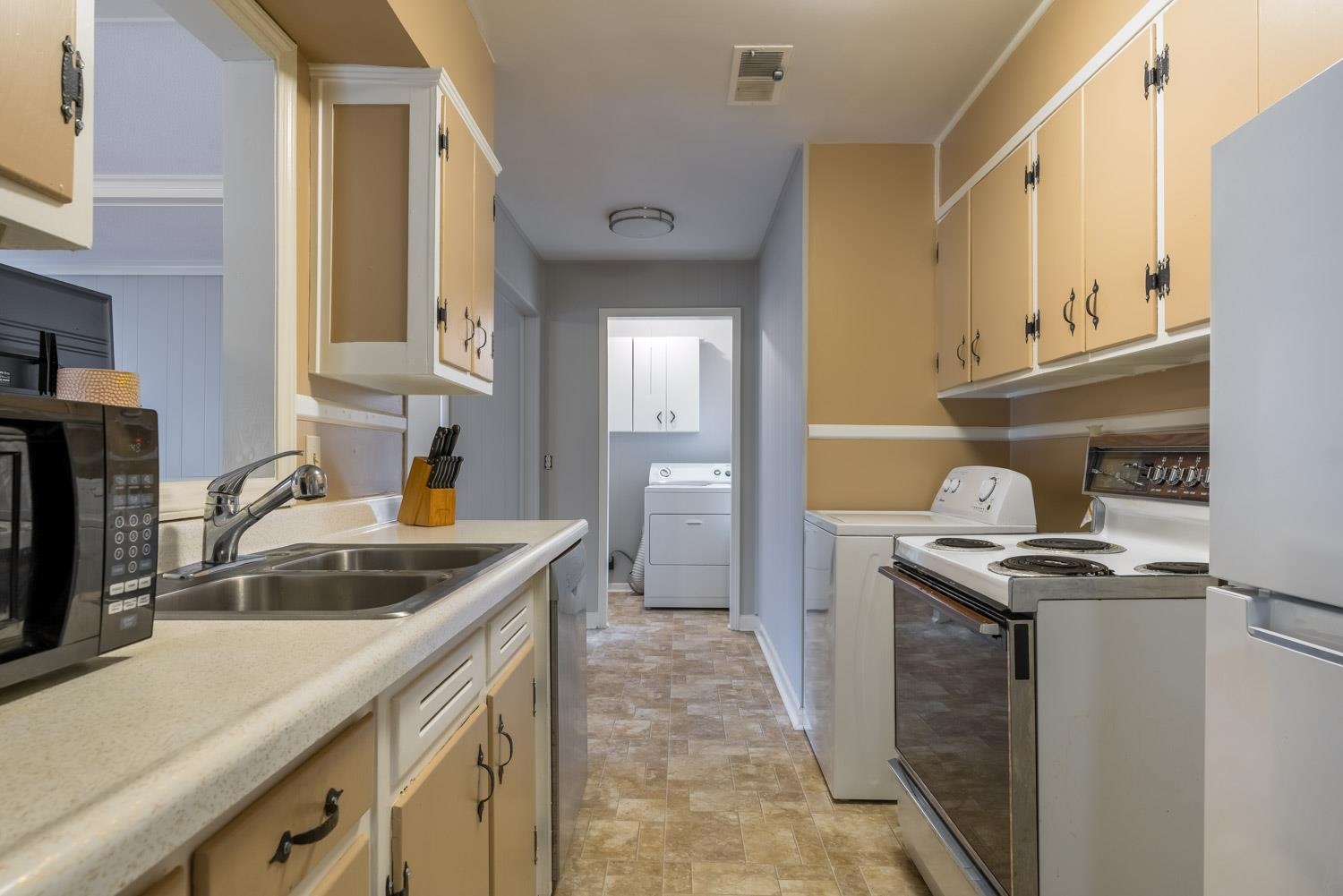 4500 Helene Road Memphis, TN 38117 - Photo 11 of 25 a kitchen that has a sink and a stove