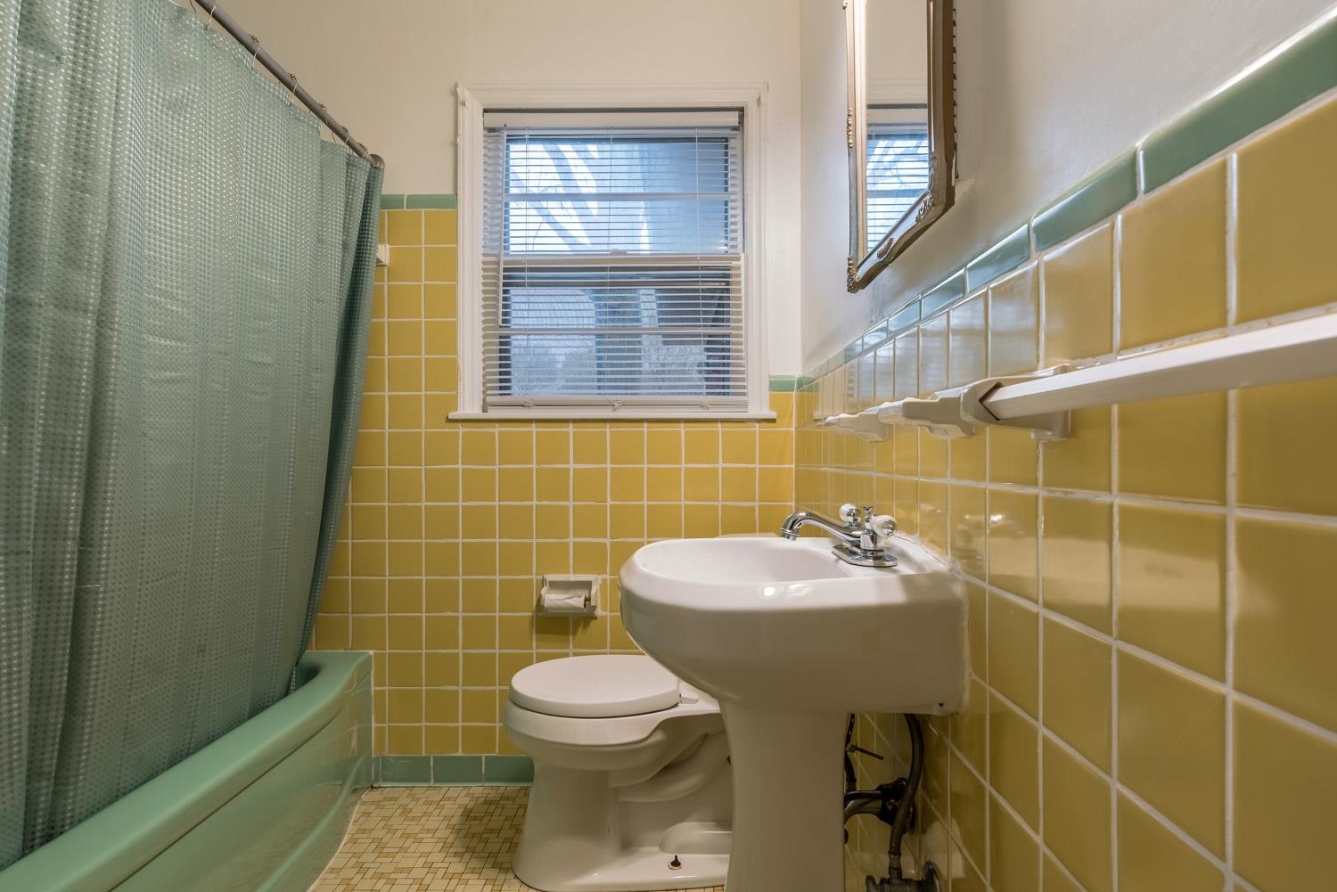 4500 Helene Road Memphis, TN 38117 - Photo 19 of 25 a bathroom with a sink toilet and shower