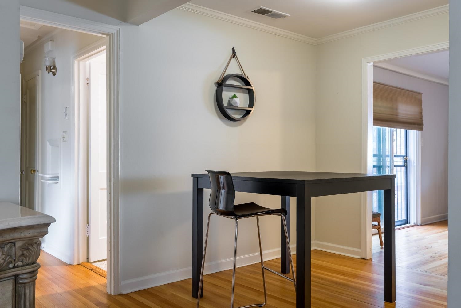 4500 Helene Road Memphis, TN 38117 - Photo 7 of 25 a room with a table and a mirror