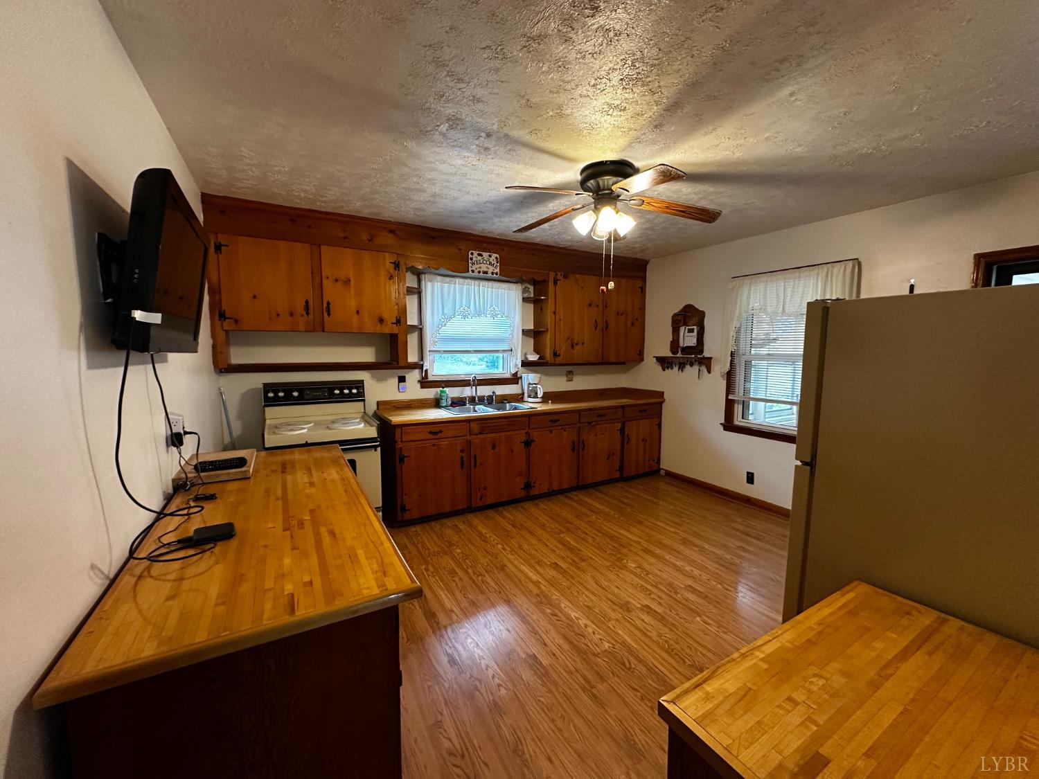 269 Thomas Road Madison Heights, VA 24572 - Photo 7 of 34