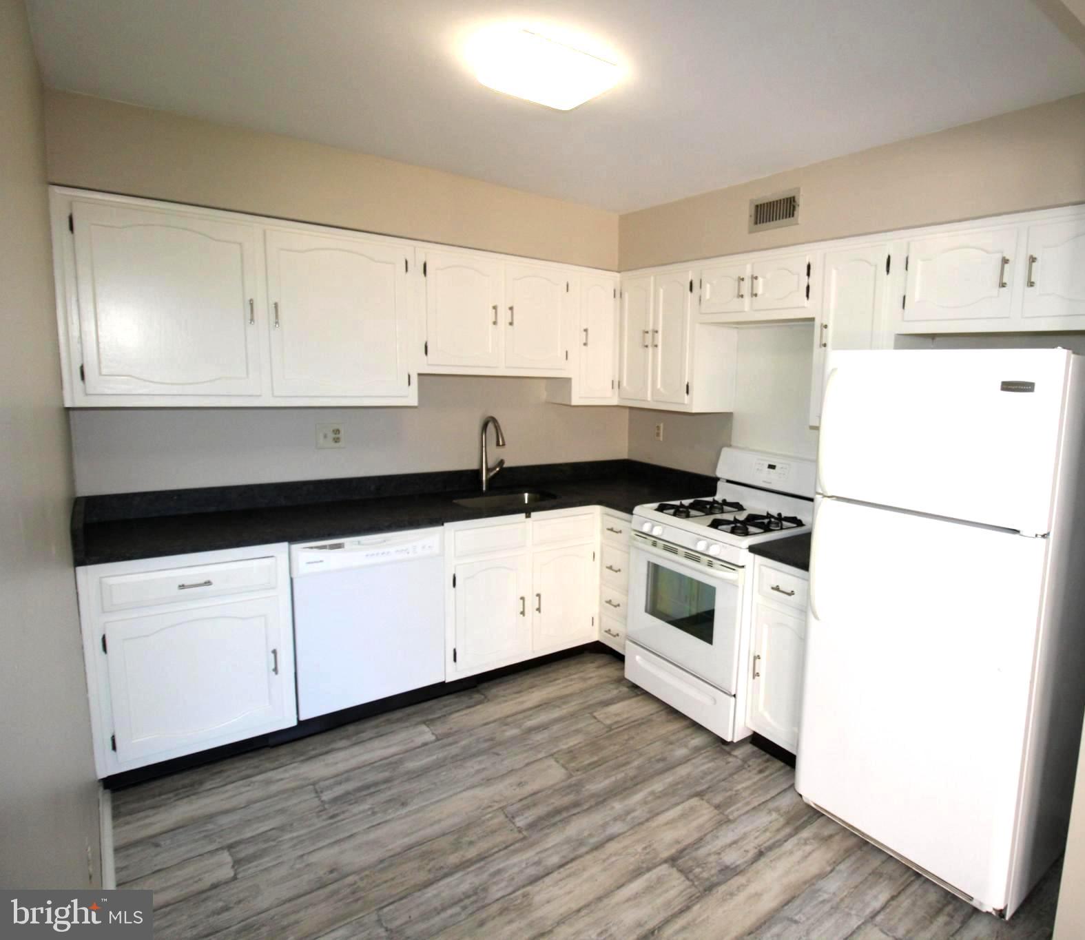 8960 Krewstown Road, Unit 303 Philadelphia, PA 19115 - Photo 6 of 13 Kitchen