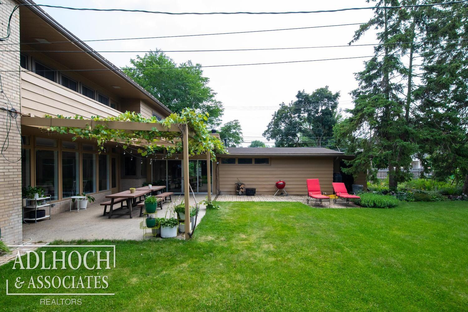 681 Roslyn Road Grosse Pointe Woods, MI 48236 - Photo 29 of 32