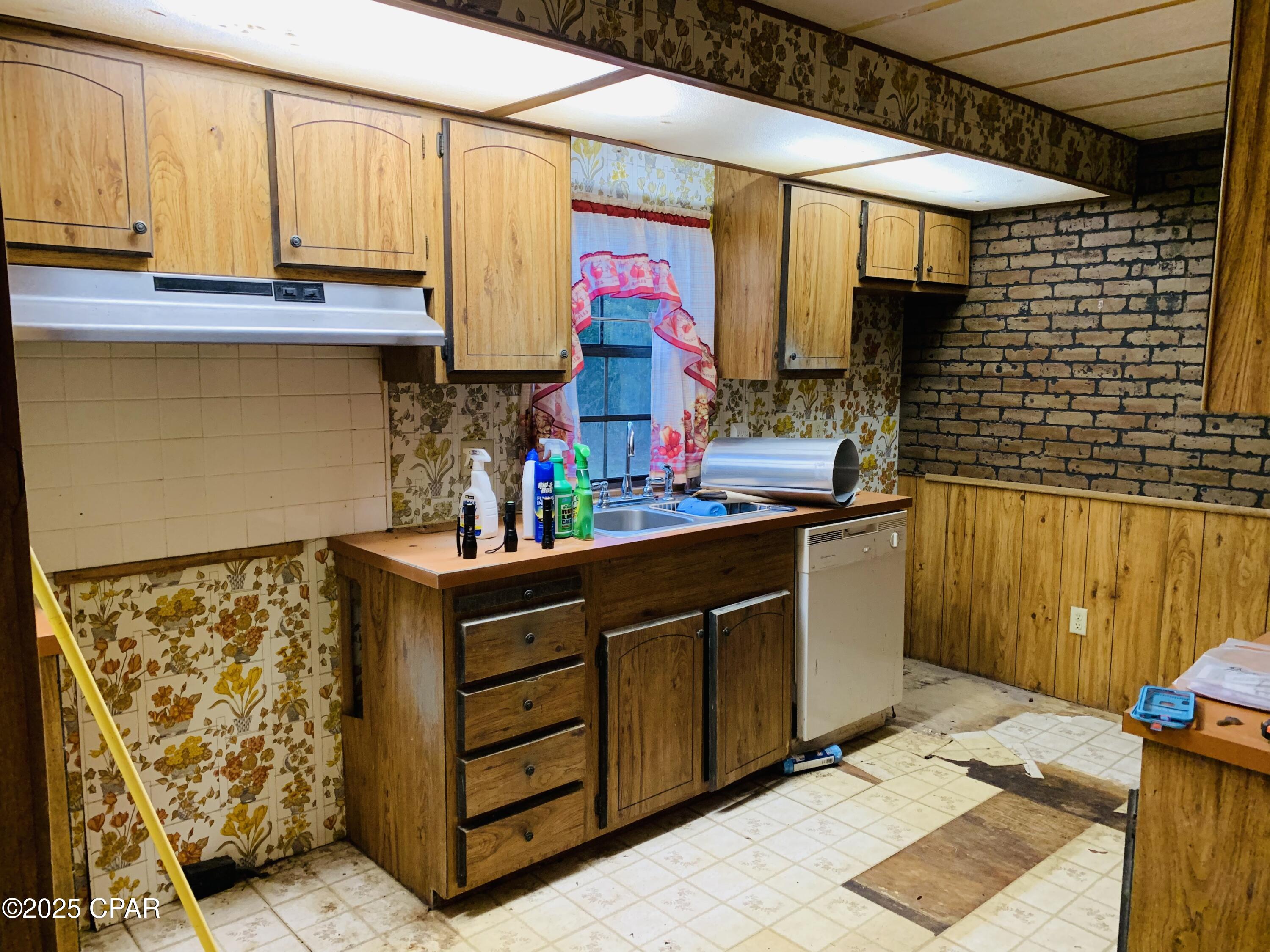 7214 Roadrunner Road Youngstown, FL 32466 - Photo 13 of 21