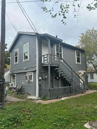 $800 | 702 Rosedale Street, Unit B, La Marque, TX 77568