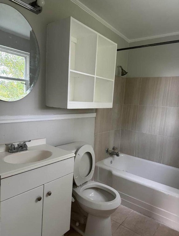 702 Rosedale Street, Unit B La Marque, TX 77568 - Photo 9 of 10 a bathroom with a sink and a mirror