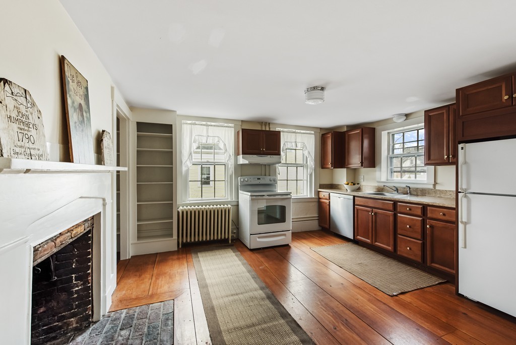 27 Elm Street Marblehead, MA 01945 - Photo 7 of 25