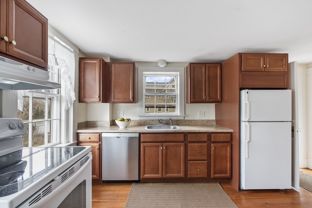27 Elm Street Marblehead, MA 01945 - Photo 8 of 25