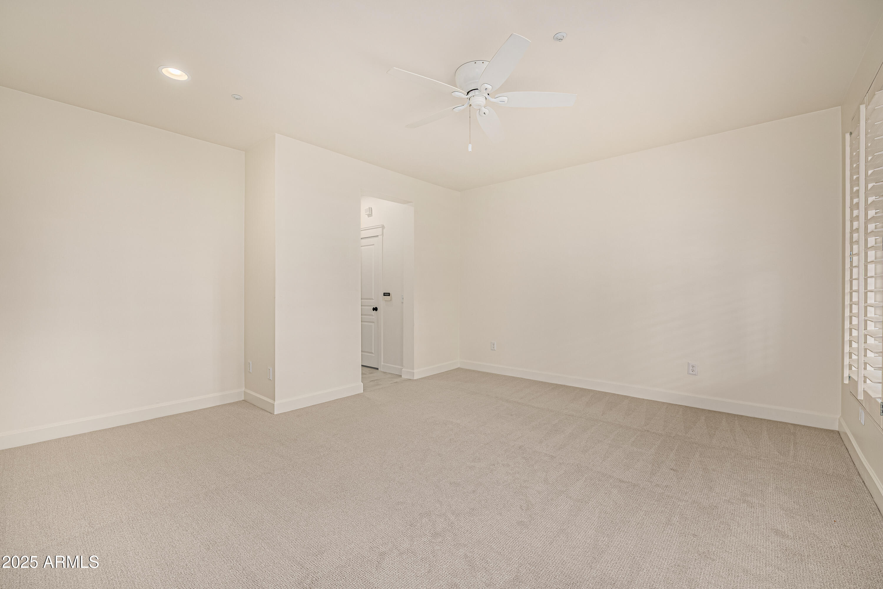 122 West Cottage Lane Tempe, AZ 85282 - Photo 19 of 43 a view of an empty room