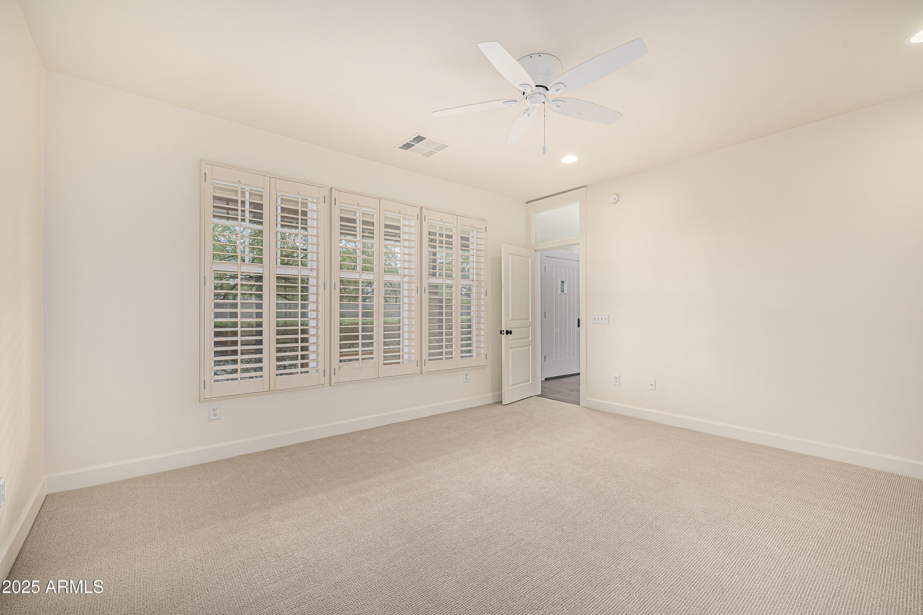 122 West Cottage Lane Tempe, AZ 85282 - Photo 21 of 43 a view of an empty room with a window