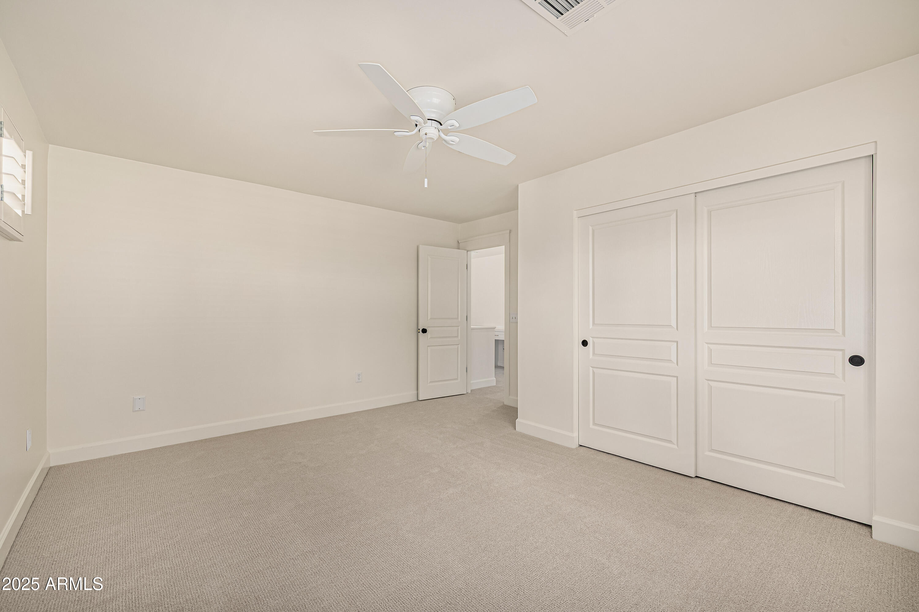 122 West Cottage Lane Tempe, AZ 85282 - Photo 28 of 43 an empty room with a ceiling fan and a window
