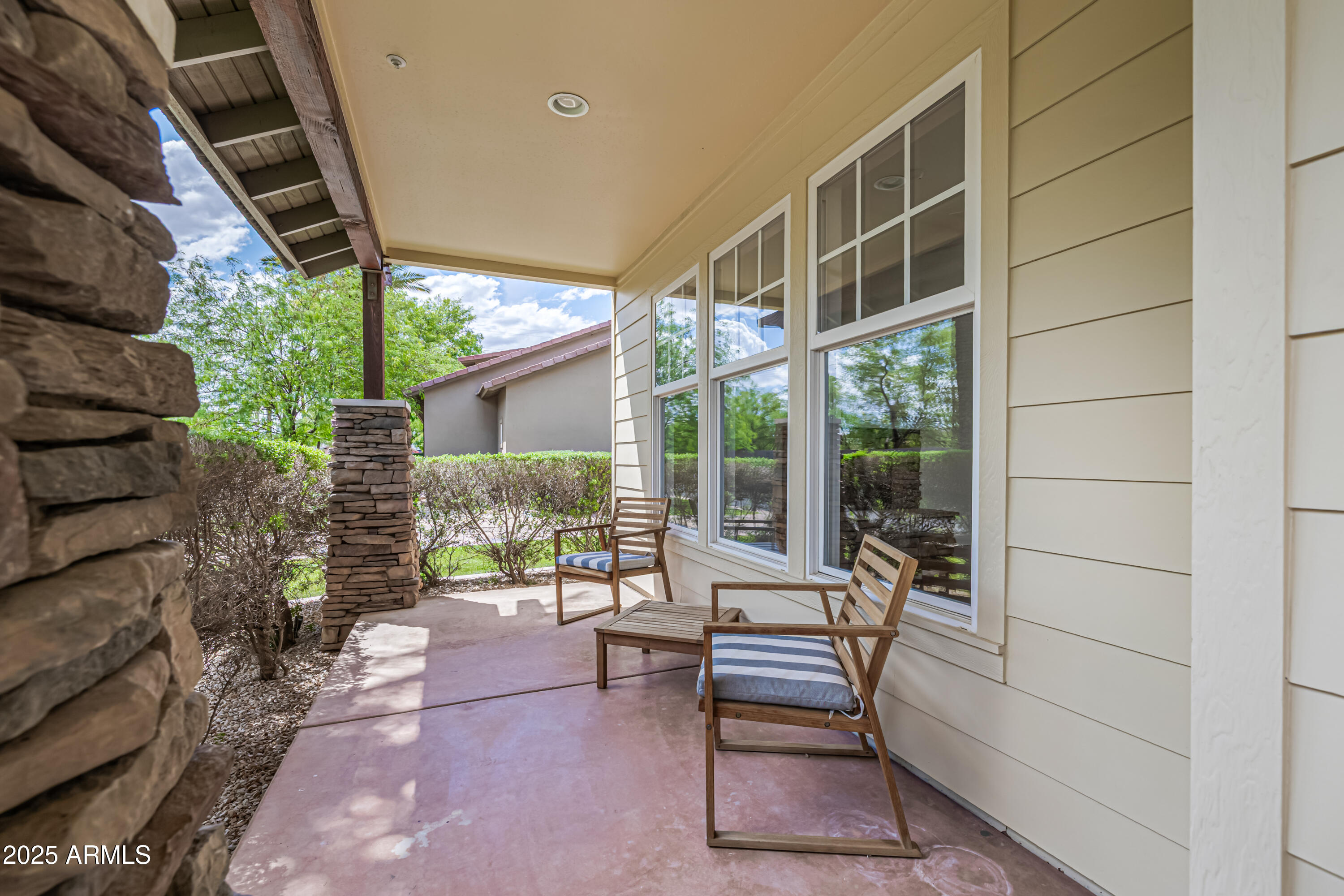 122 West Cottage Lane Tempe, AZ 85282 - Photo 4 of 43 a house view with a outdoor seating space