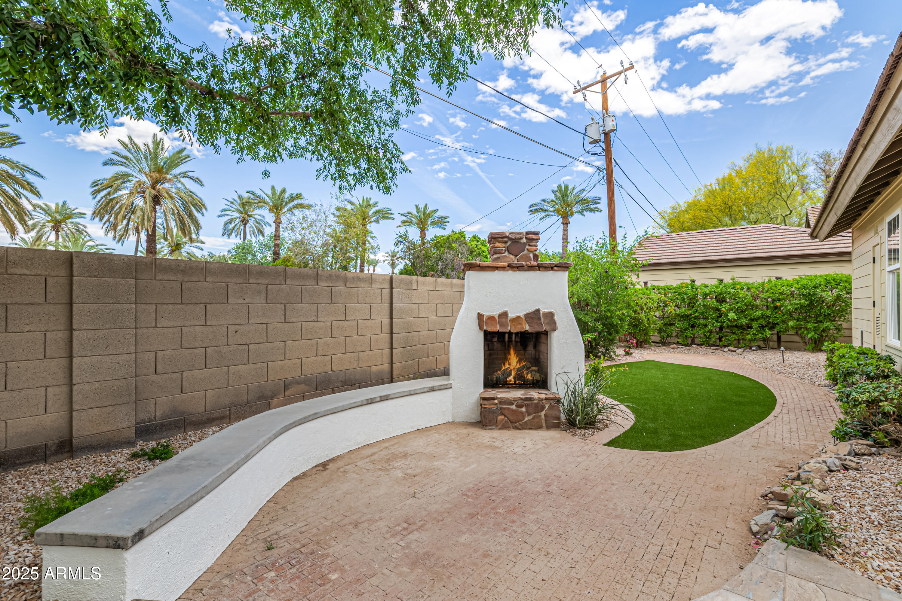 122 West Cottage Lane Tempe, AZ 85282 - Photo 41 of 43 a view of a outdoor space