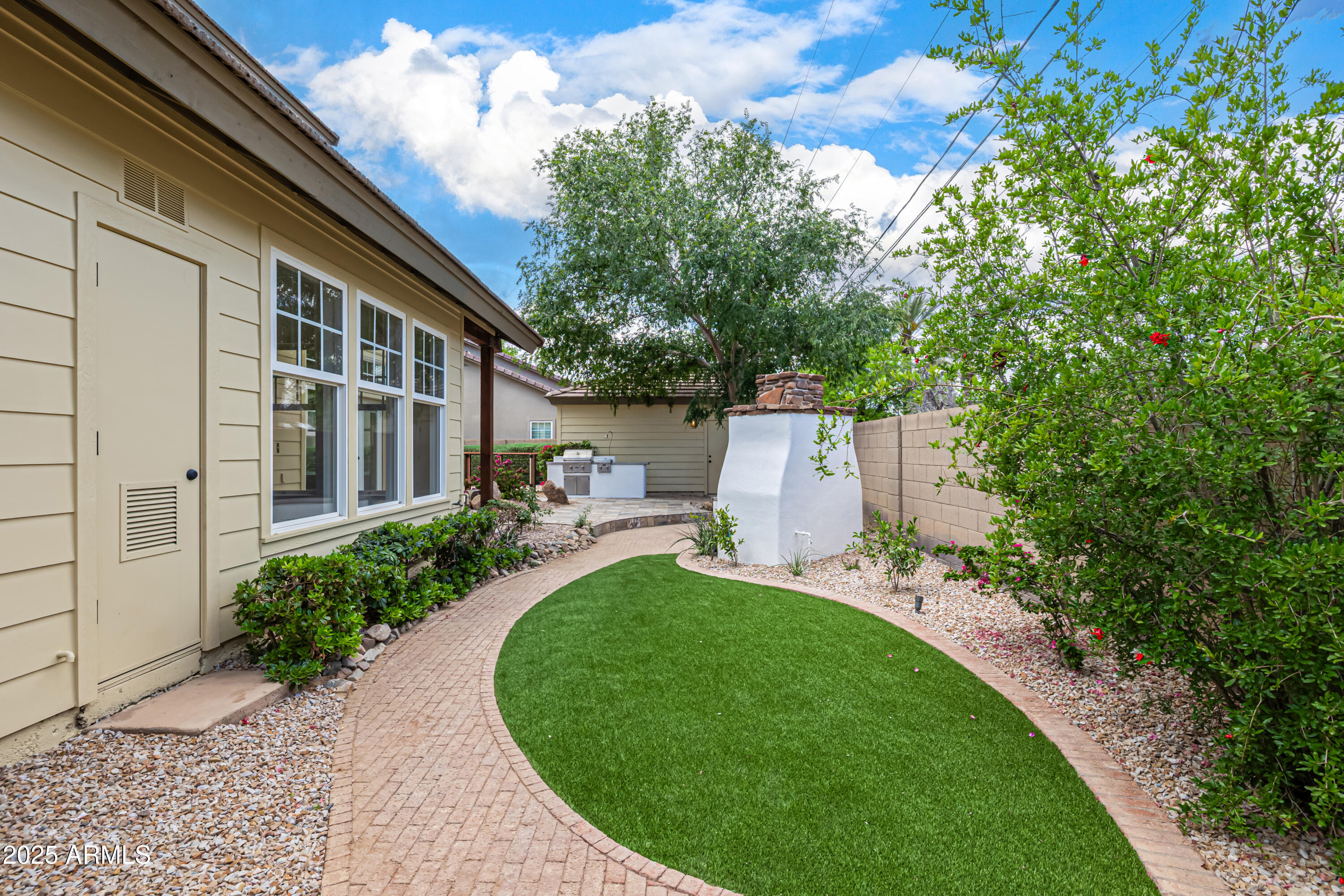 122 West Cottage Lane Tempe, AZ 85282 - Photo 42 of 43 a view of a patio with table and chairs potted plants and large tree