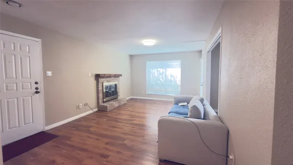 $900 | 2100 Wilcrest Drive, Unit 115, Houston, TX 77077
