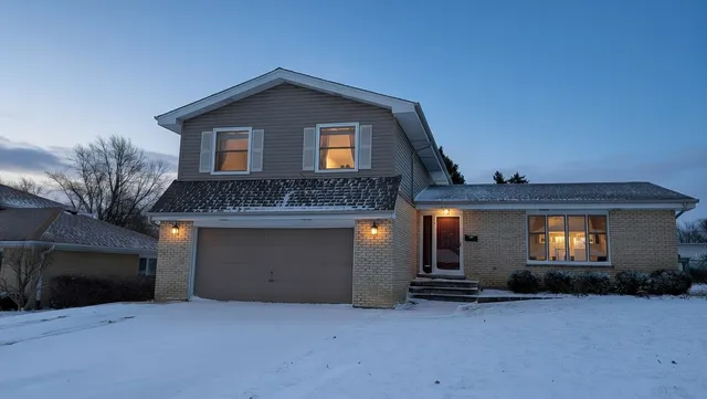 $3,500 | 1125 Charlene Lane, Schaumburg, IL 60193