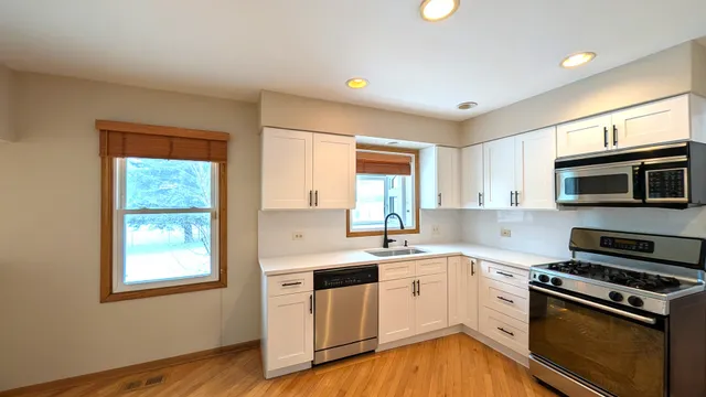 $3,500 | 1125 Charlene Lane, Schaumburg, IL 60193