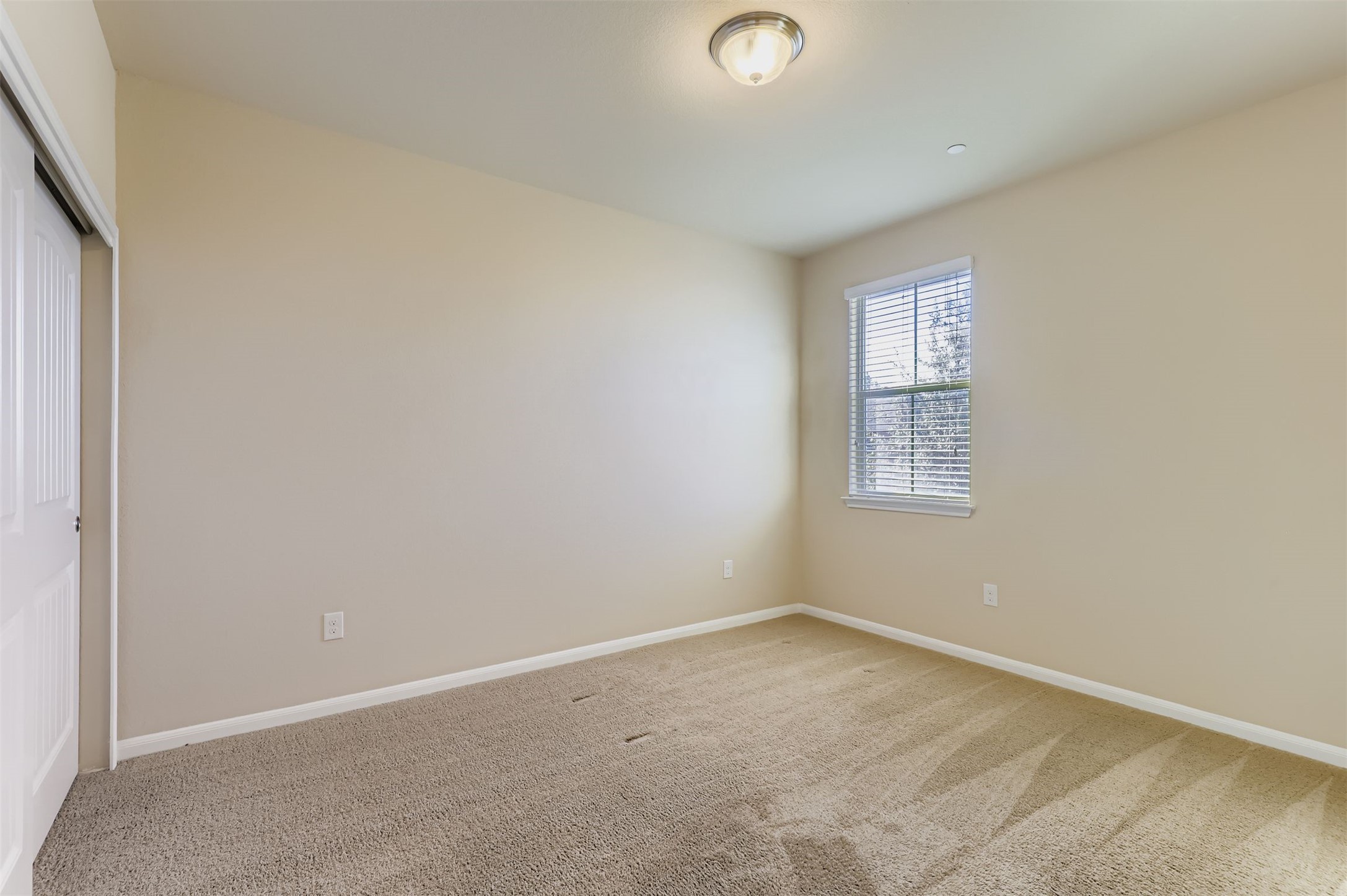 2880 Donnell Drive, Unit 803 Round Rock, TX 78664 - Photo 7 of 11 an empty room with windows