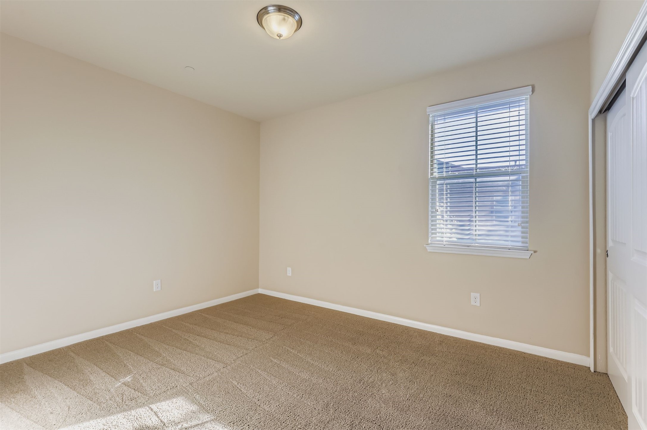 2880 Donnell Drive, Unit 803 Round Rock, TX 78664 - Photo 8 of 11 an empty room with windows