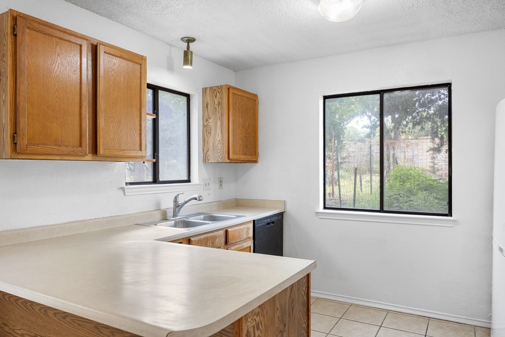 127 Whitetail Road Kerrville, TX 78028 - Photo 6 of 33