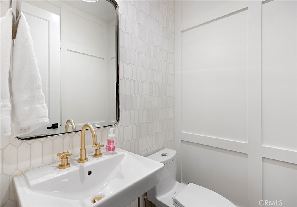 30 Windwalker Way Tustin, CA 92782 - Photo 10 of 22 a bathroom with a sink a toilet and shower