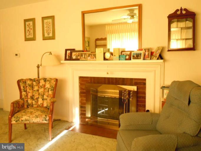 1910 Jamestown Road Alexandria, VA 22308 - Photo 2 of 22 Living Room