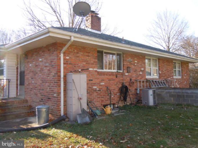 1910 Jamestown Road Alexandria, VA 22308 - Photo 19 of 22 Exterior (Rear)
