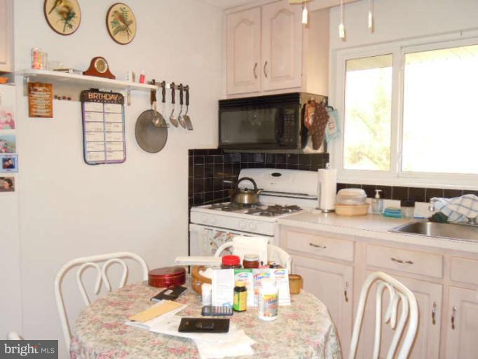 1910 Jamestown Road Alexandria, VA 22308 - Photo 5 of 22 Kitchen