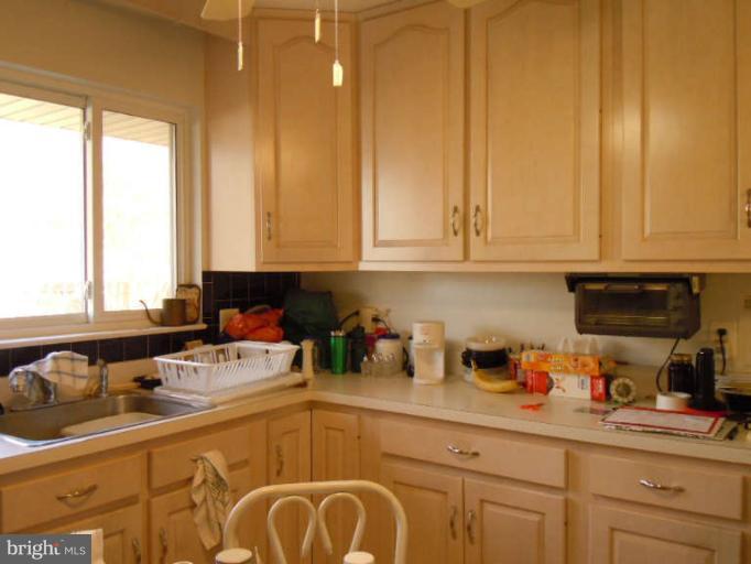 1910 Jamestown Road Alexandria, VA 22308 - Photo 6 of 22 Kitchen
