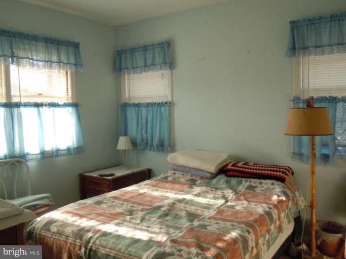1910 Jamestown Road Alexandria, VA 22308 - Photo 8 of 22 Bedroom