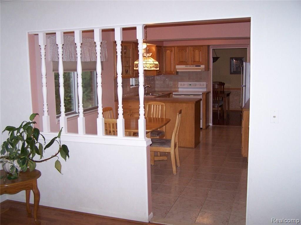 917 Biggers Court Rochester, MI 48309 - Photo 8 of 35 100_1781.JPG