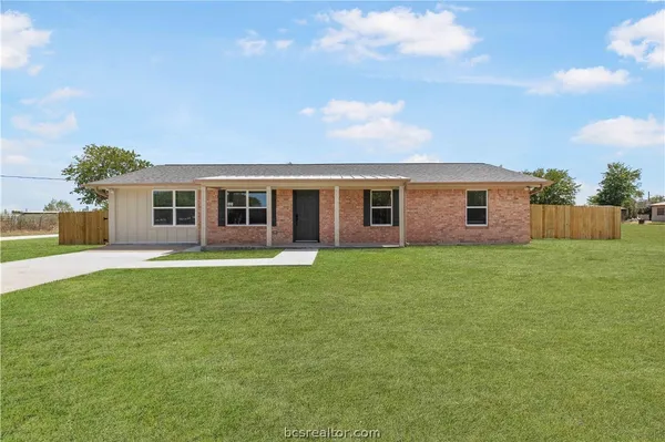a view of a house with a backyard