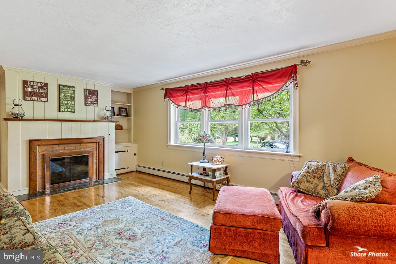 37 Christopher Mill Road Medford, NJ 08055 - Photo 8 of 49 Living Room