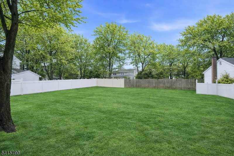 23 Smithfield Drive Springfield, NJ 07081 - Photo 29 of 31