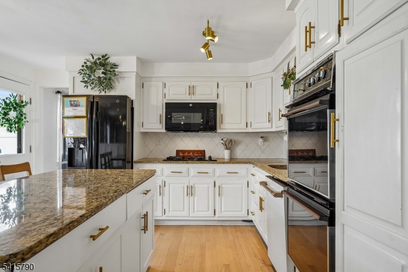 23 Smithfield Drive Springfield, NJ 07081 - Photo 9 of 31