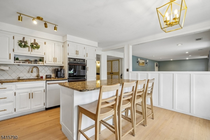 23 Smithfield Drive Springfield, NJ 07081 - Photo 10 of 31