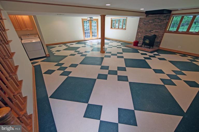 5646 Inverchapel Road Springfield, VA 22151 - Photo 15 of 30 Large 27 x 19 Recreation Room