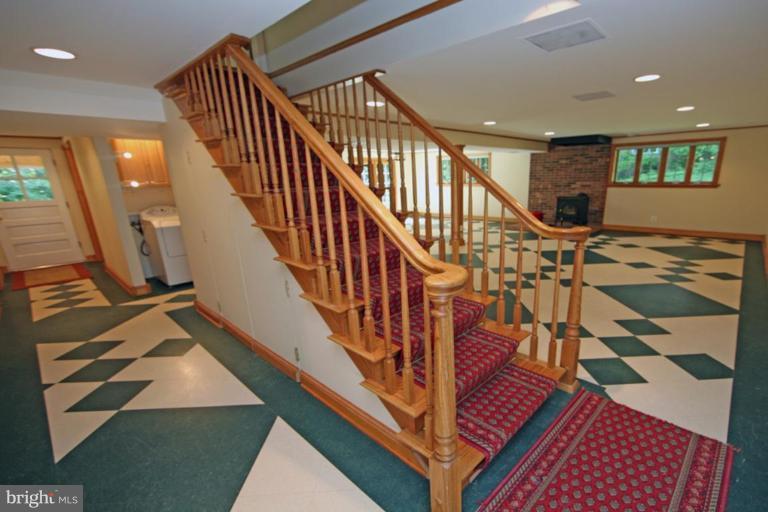 5646 Inverchapel Road Springfield, VA 22151 - Photo 17 of 30 Recessed & Track Lighting