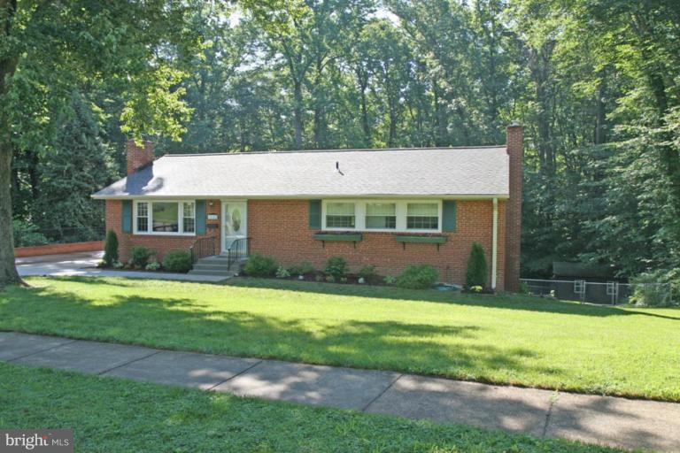 5646 Inverchapel Road Springfield, VA 22151 - Photo 3 of 30 Backs to Parkland