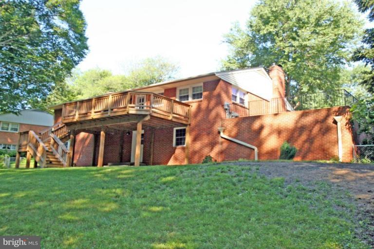 5646 Inverchapel Road Springfield, VA 22151 - Photo 5 of 30 Large 25 x 12 Deck (2008)