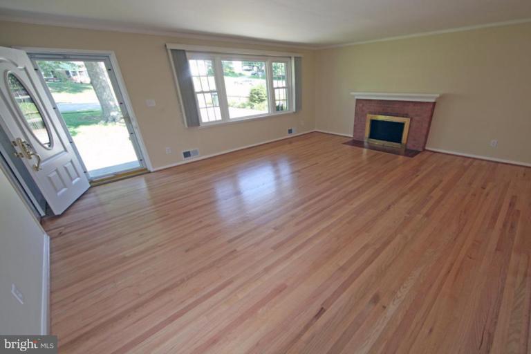 5646 Inverchapel Road Springfield, VA 22151 - Photo 10 of 30 Refinished Hardwood Floors (2010)