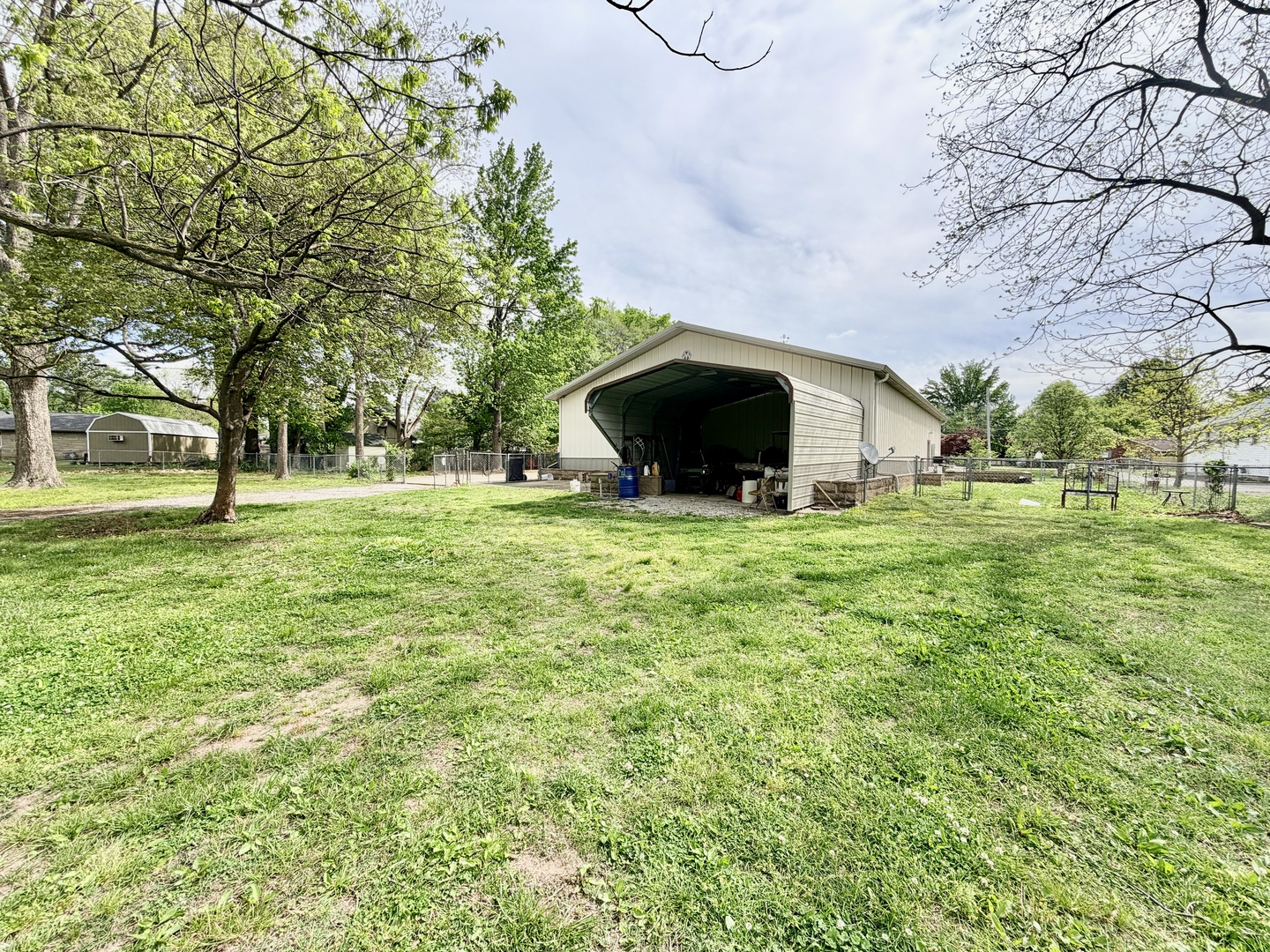 2123 North Avenue Metropolis, IL 62960 - Photo 12 of 49 a view of outdoor space with garden and trees