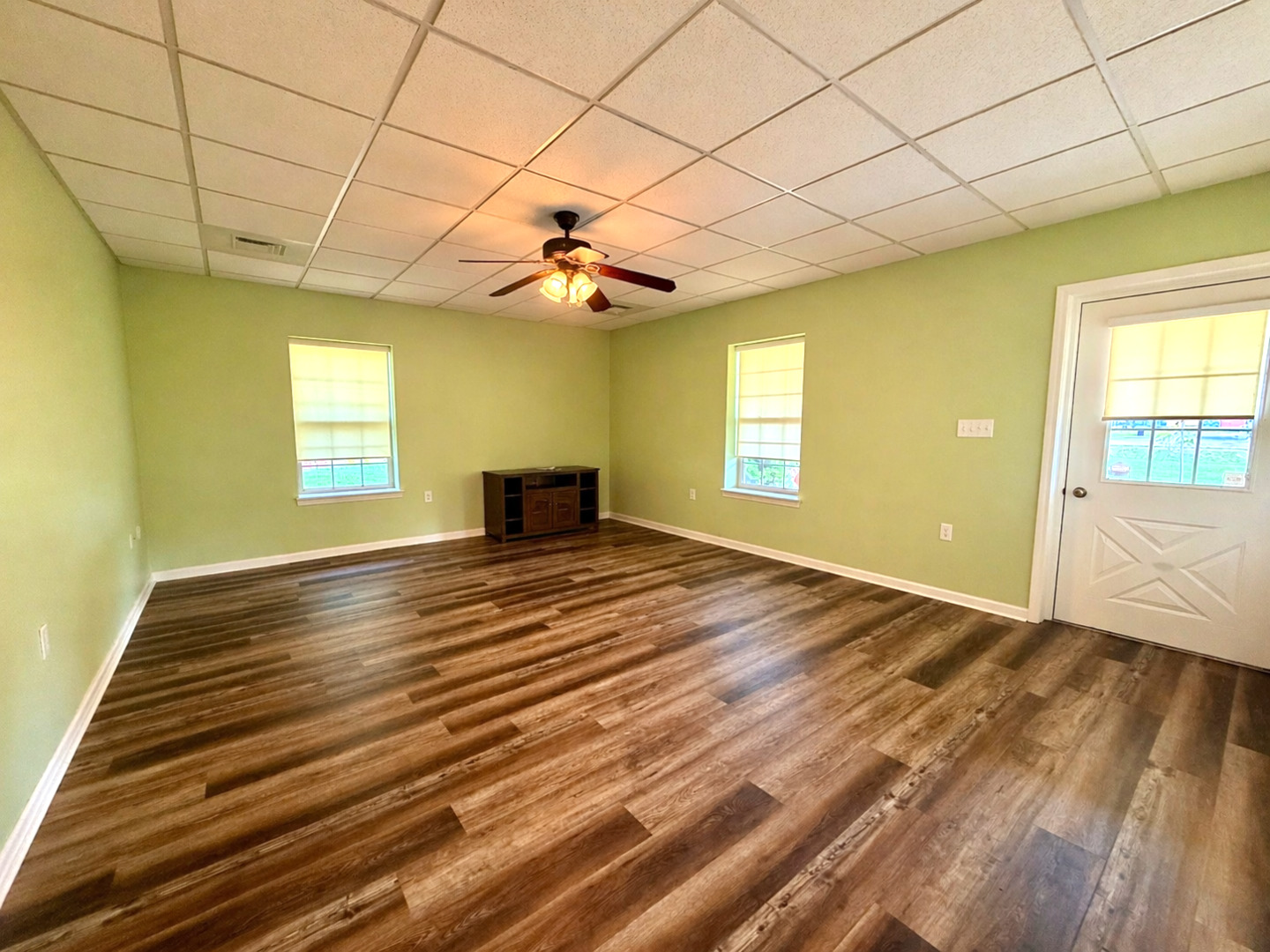 2123 North Avenue Metropolis, IL 62960 - Photo 17 of 49 a view of empty room with wooden floor and fan