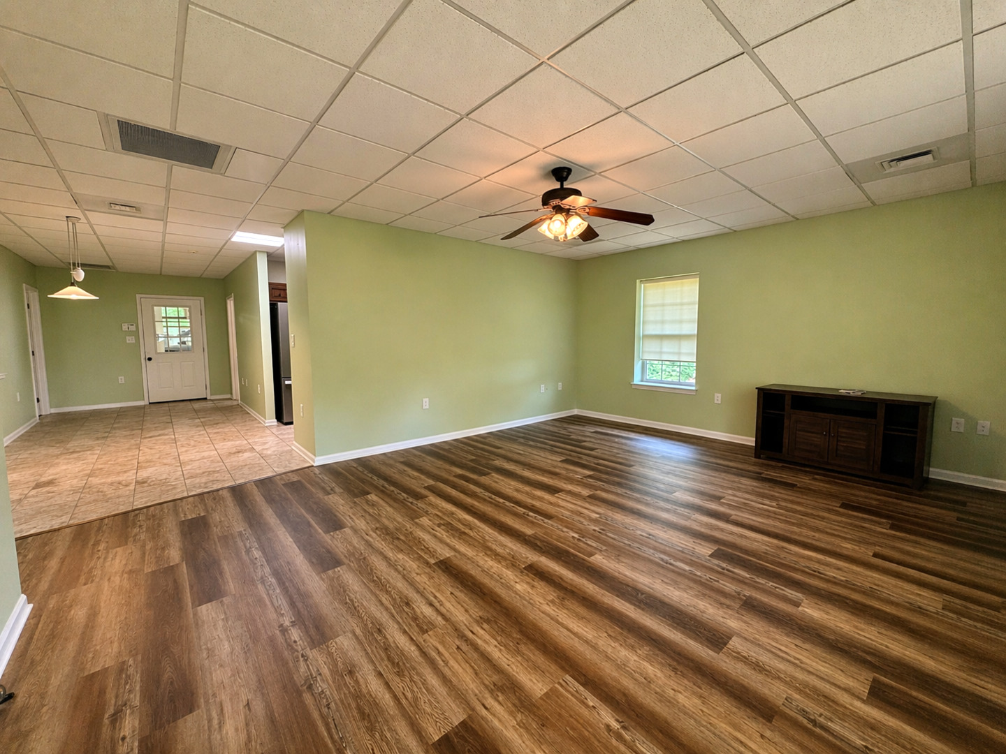 2123 North Avenue Metropolis, IL 62960 - Photo 19 of 49 a view of a room with wooden floor and window