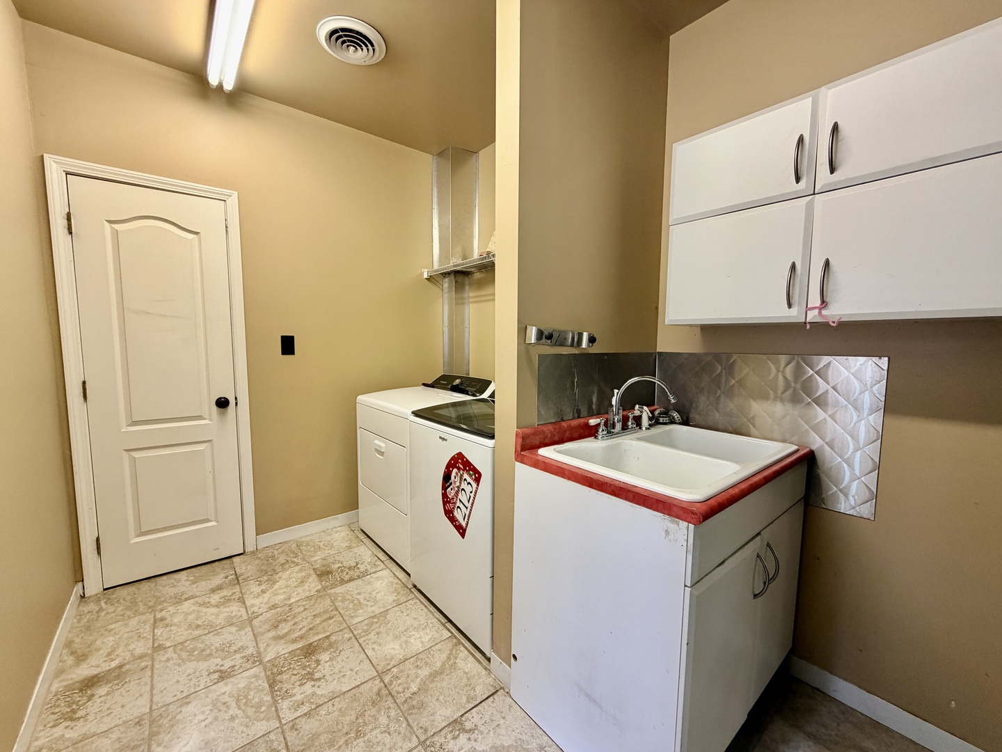 2123 North Avenue Metropolis, IL 62960 - Photo 35 of 49 a utility room with dryer and washer