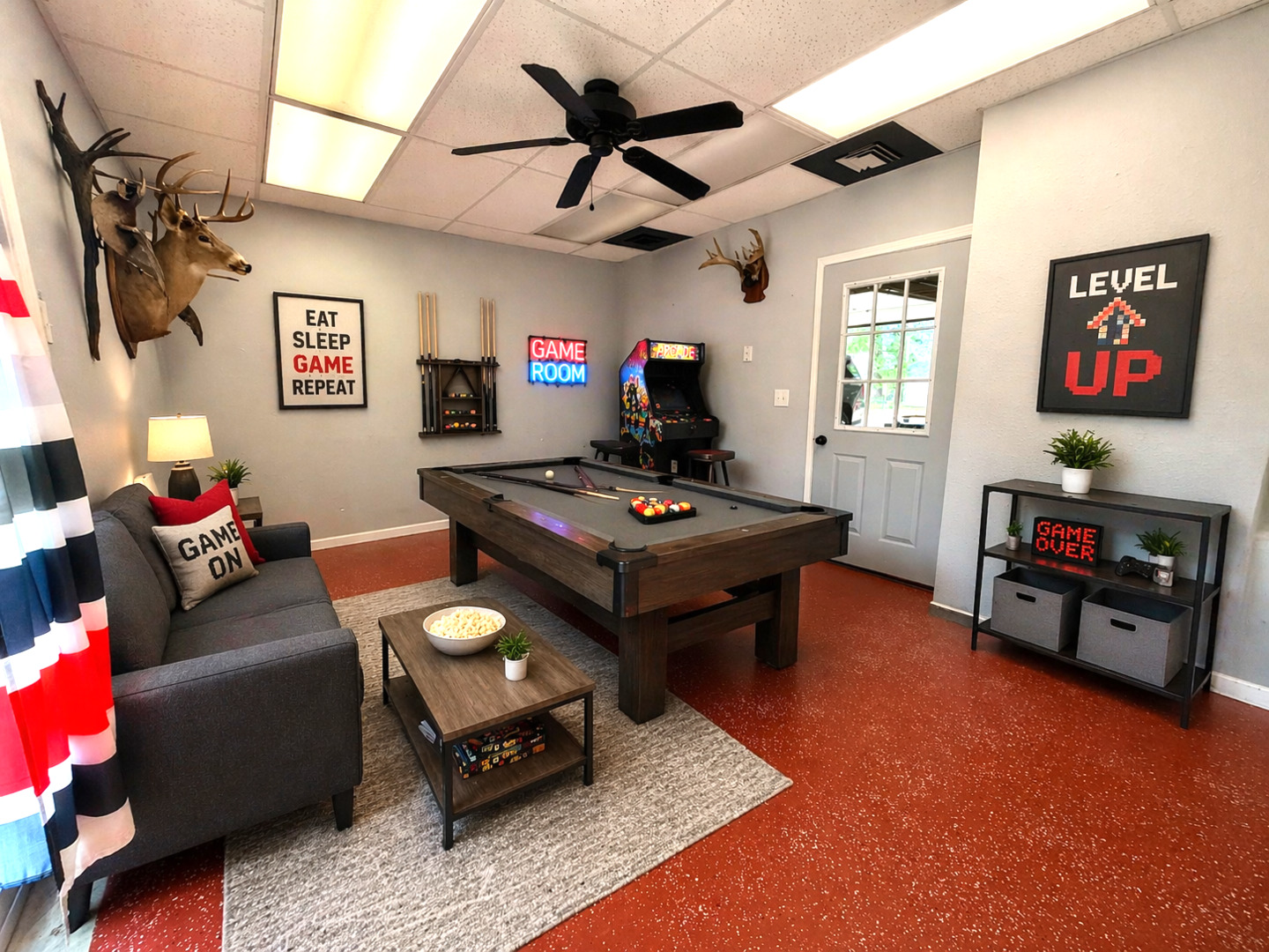 2123 North Avenue Metropolis, IL 62960 - Photo 36 of 49 a living room with furniture and a flat screen tv