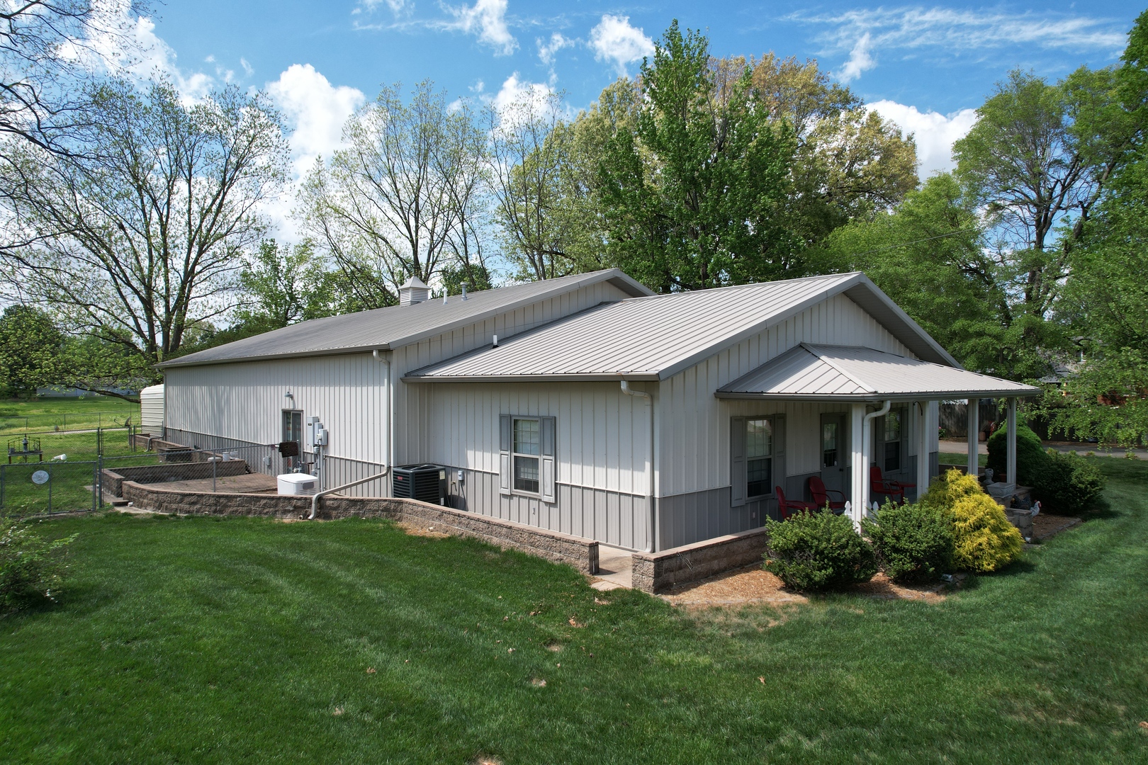 2123 North Avenue Metropolis, IL 62960 - Photo 46 of 49 a backyard of a house with table and chairs plants and large tree