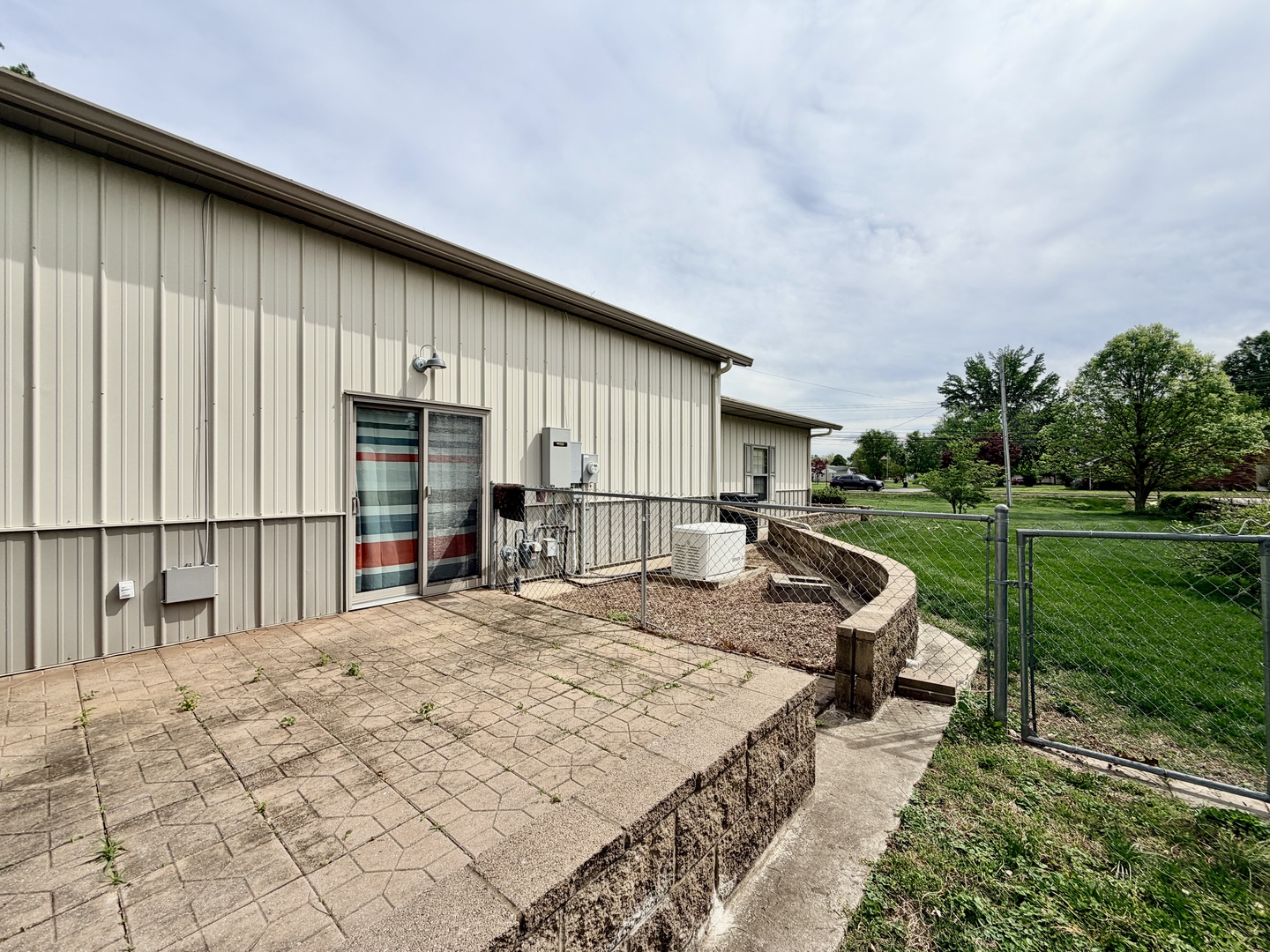 2123 North Avenue Metropolis, IL 62960 - Photo 9 of 49 a view of a house with backyard and sitting area