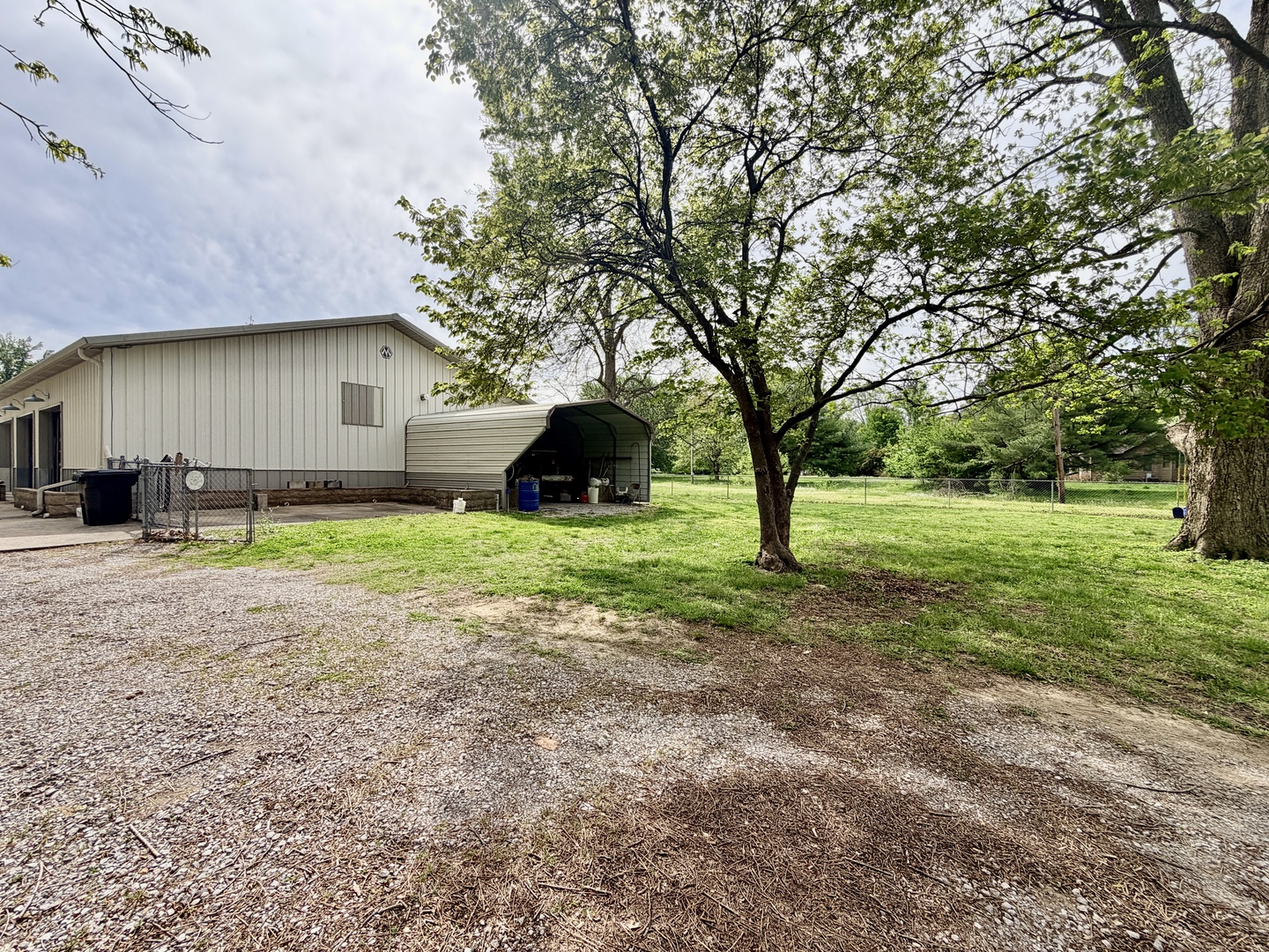 2123 North Avenue Metropolis, IL 62960 - Photo 10 of 49 a front view of a house with yard and green space
