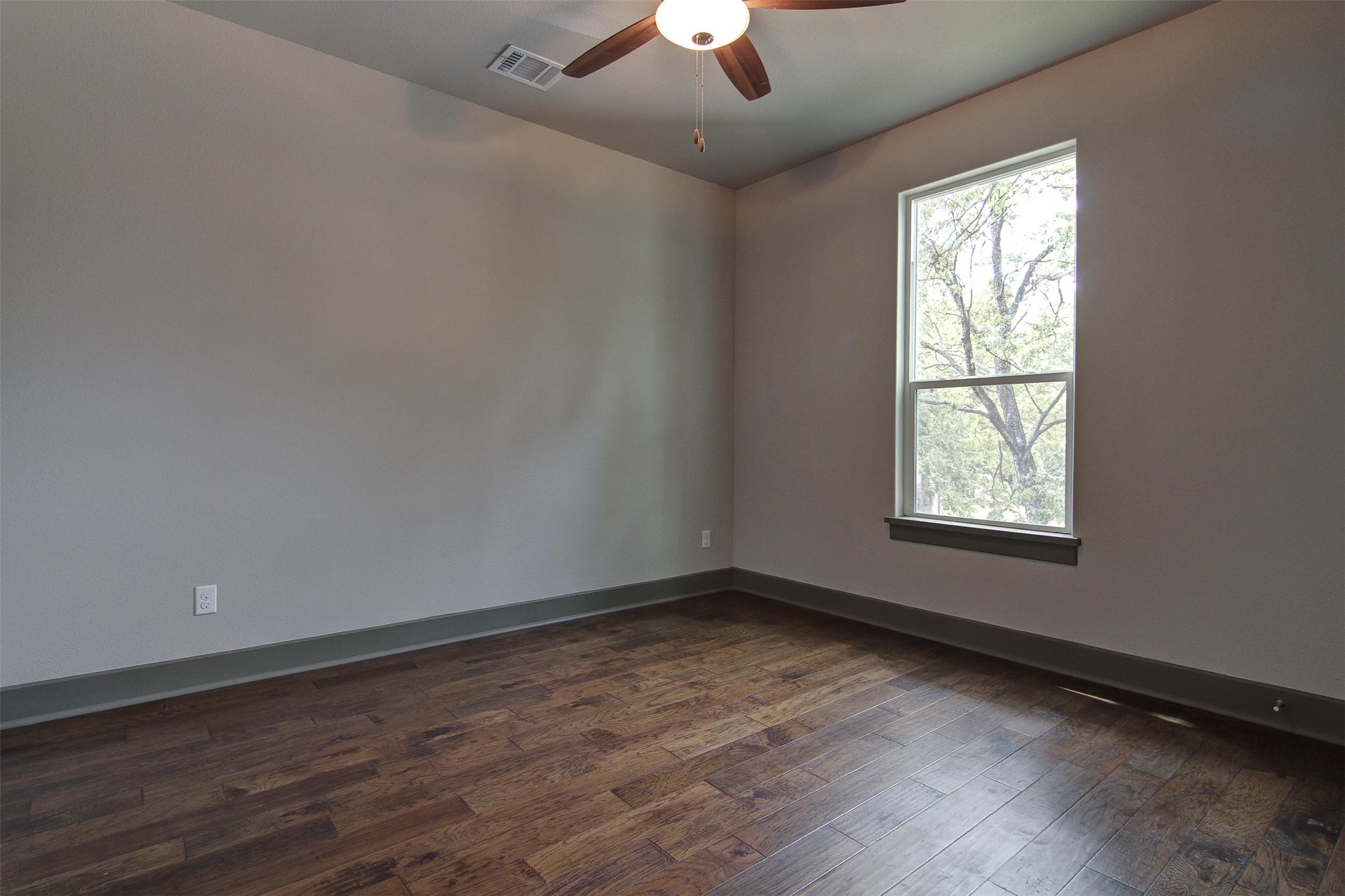 923 East 37th Street Austin, TX 78705 - Photo 21 of 36 an empty room with a window