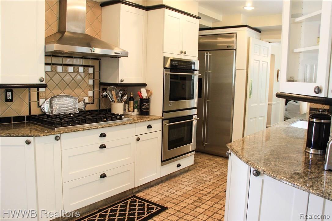 150 Aspen Road Birmingham, MI 48009 - Photo 7 of 22 Great kitchen!